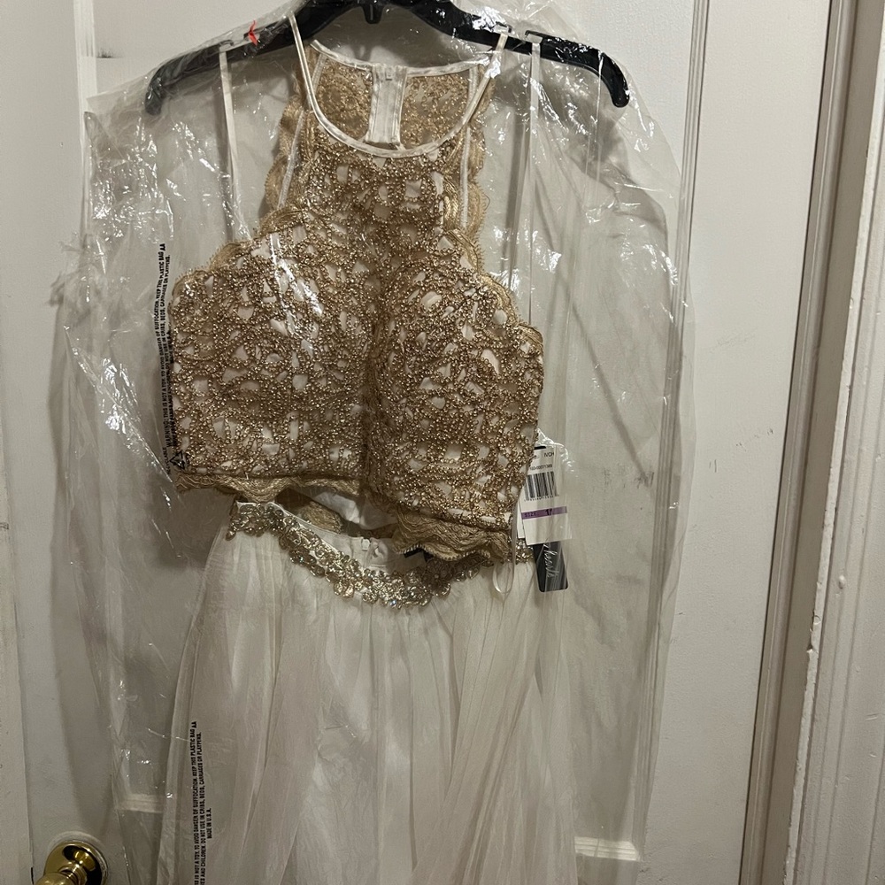 2 PIECE GOLD PROM DRESS SIZE 12 (SHORT)